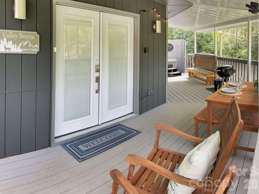 180 Hemlock Loop, Maggie Valley, NC 28751.  MLS# CAR4430326, YatesRealty ID 54127. 