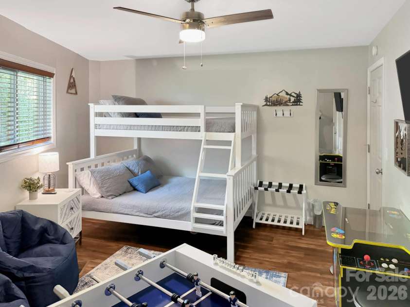 180 Hemlock Loop, Maggie Valley, NC 28751.  MLS# CAR4430326, YatesRealty ID 54127. 