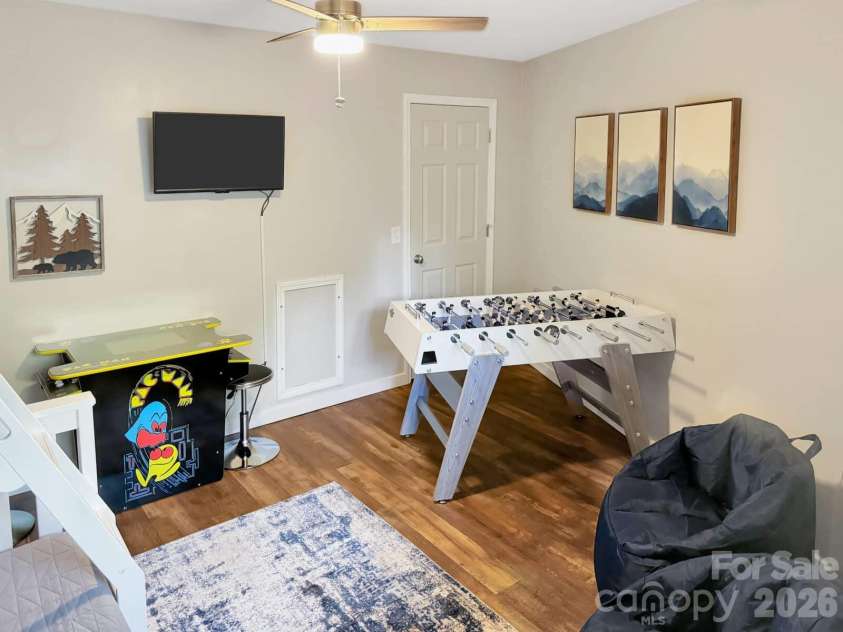 180 Hemlock Loop, Maggie Valley, NC 28751.  MLS# CAR4430326, YatesRealty ID 54127. 