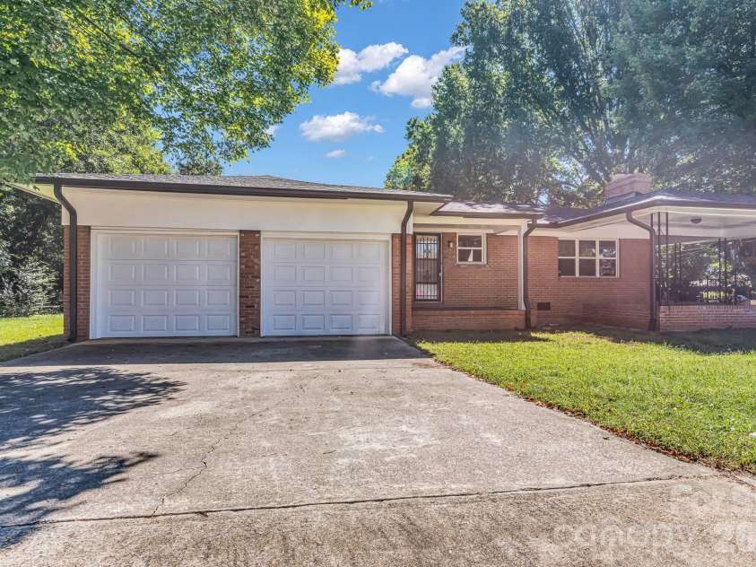 402 Horah Street, Salisbury, NC 28144.  MLS# CAR4430439, YatesRealty ID 54129. 