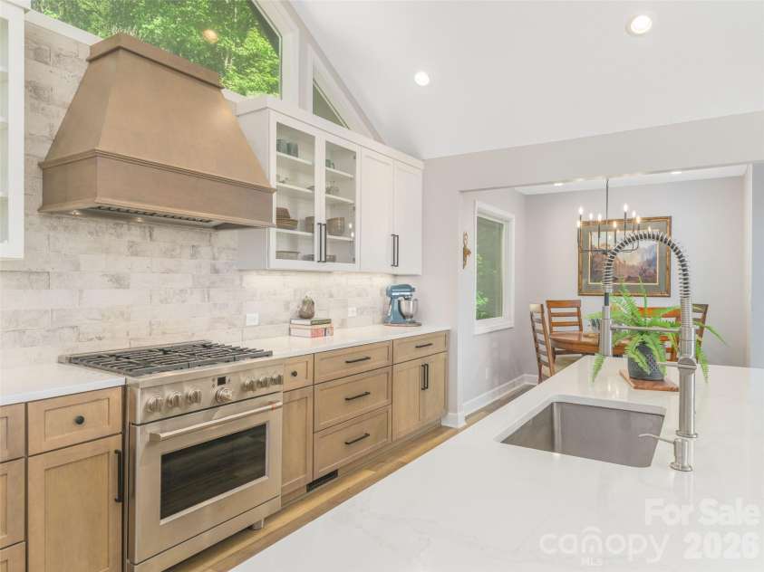 465 Leatherwood Road, Maggie Valley, NC 28751.  MLS# CAR4430446, YatesRealty ID 54136. High-end appliances