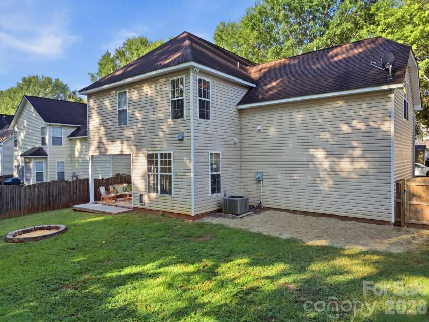 13118 Windy Lea Lane, Huntersville, NC 28078.  MLS# CAR4429996, YatesRealty ID 54139. 