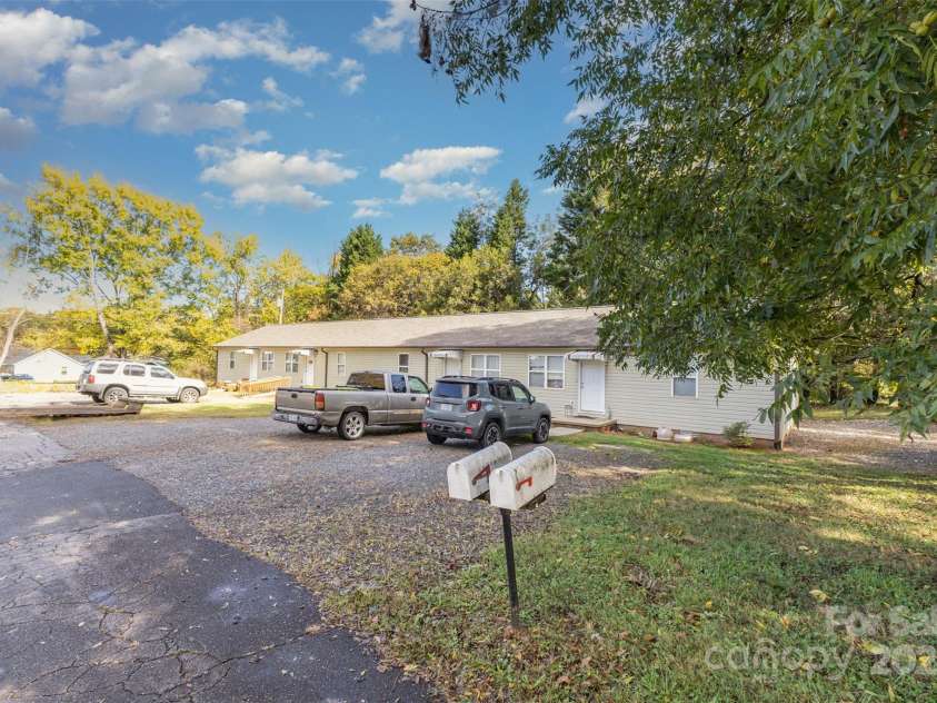 2081 Whisnant Avenue, Newton, NC 28658.  MLS# CAR4314434, YatesRealty ID 5414. 