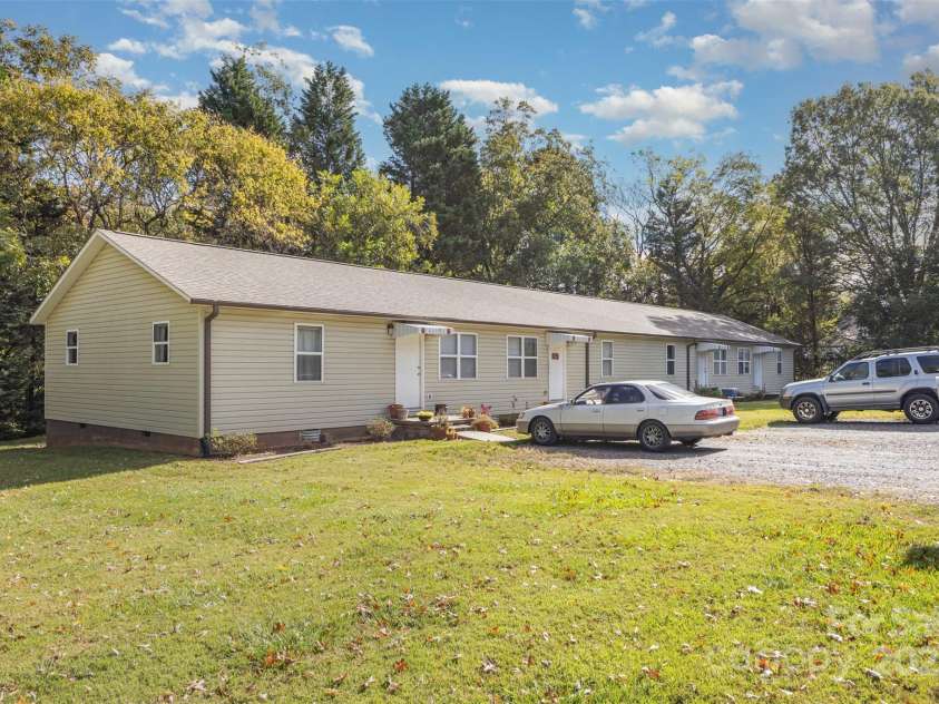 2081 Whisnant Avenue, Newton, NC 28658.  MLS# CAR4314434, YatesRealty ID 5414. 