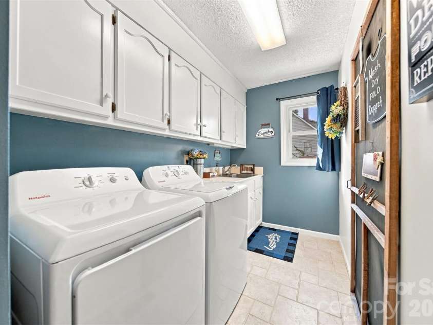 3645 Wandering Lane, Hickory, NC 28601.  MLS# CAR4429752, YatesRealty ID 54142. 