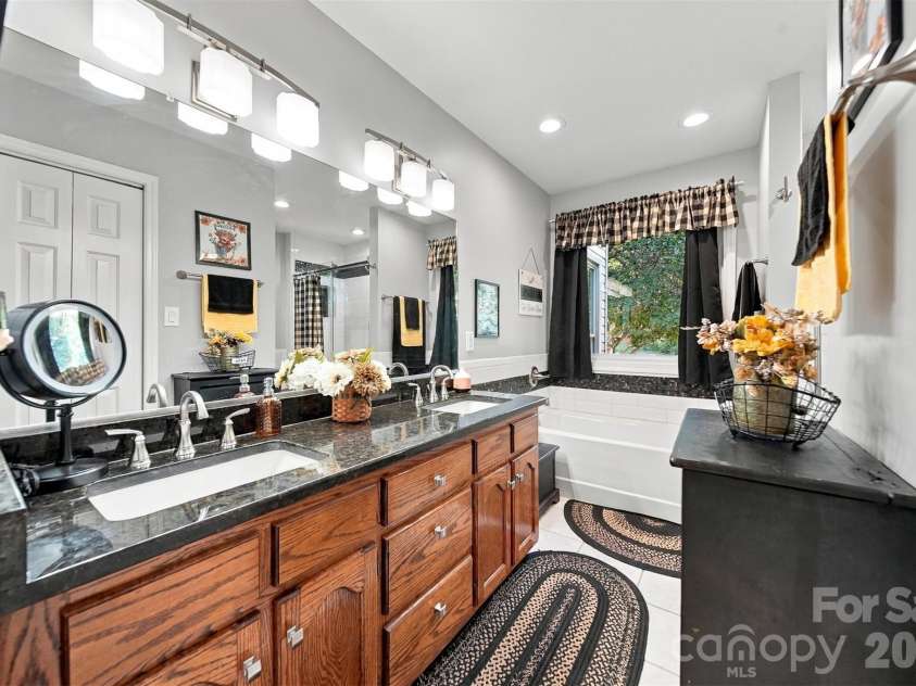 3645 Wandering Lane, Hickory, NC 28601.  MLS# CAR4429752, YatesRealty ID 54142. 