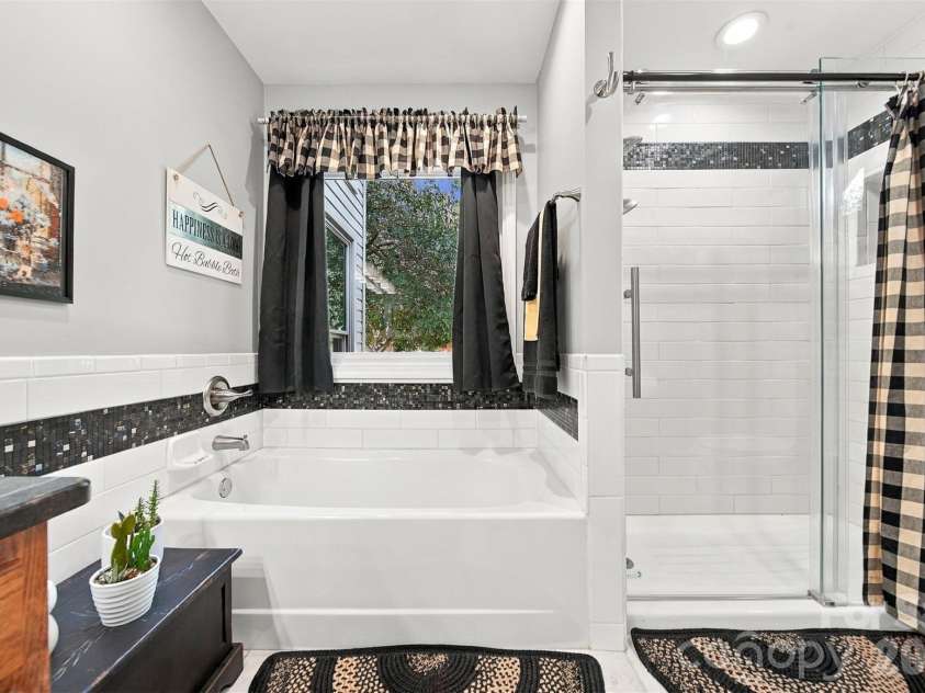 3645 Wandering Lane, Hickory, NC 28601.  MLS# CAR4429752, YatesRealty ID 54142. 