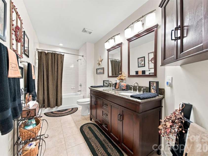 3645 Wandering Lane, Hickory, NC 28601.  MLS# CAR4429752, YatesRealty ID 54142. 