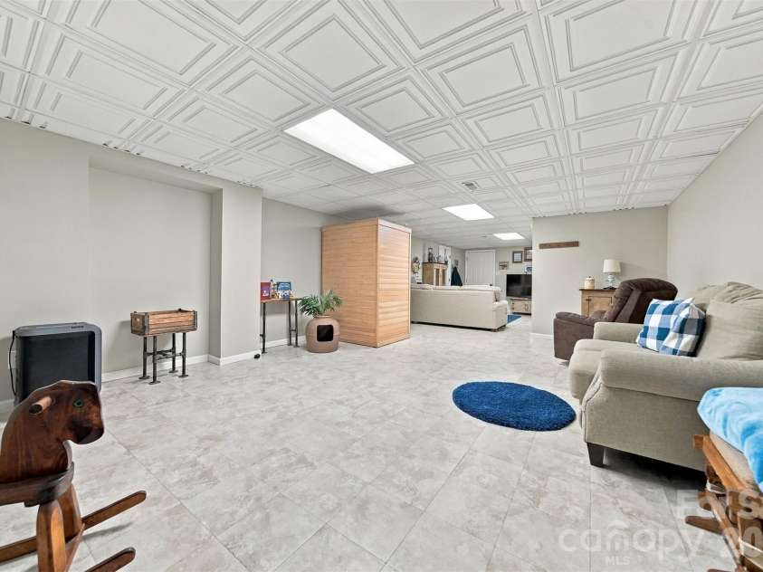 3645 Wandering Lane, Hickory, NC 28601.  MLS# CAR4429752, YatesRealty ID 54142. 