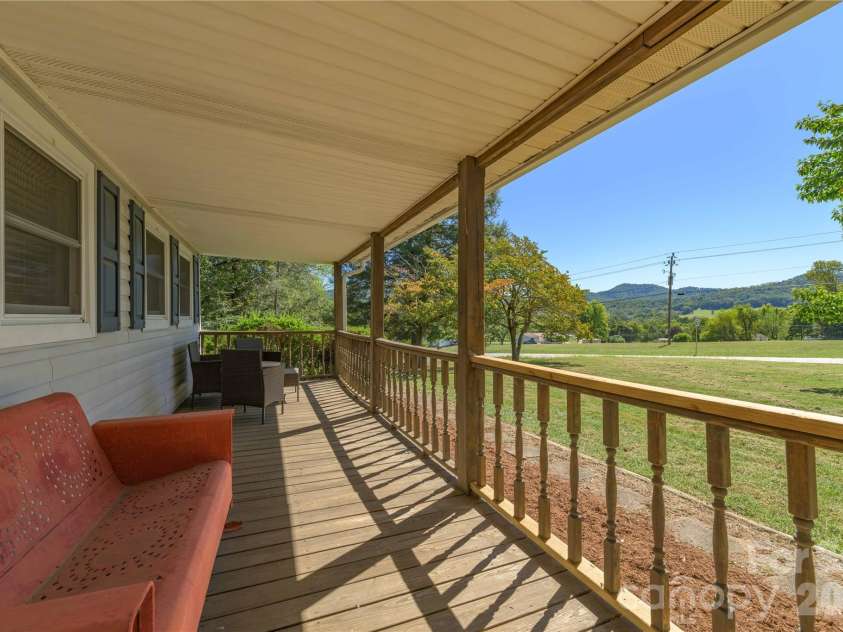 550 Enka Lake Road, Candler, NC 28715.  MLS# CAR4430159, YatesRealty ID 54146. 