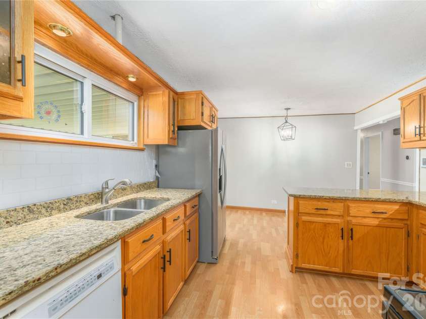 550 Enka Lake Road, Candler, NC 28715.  MLS# CAR4430159, YatesRealty ID 54146. 