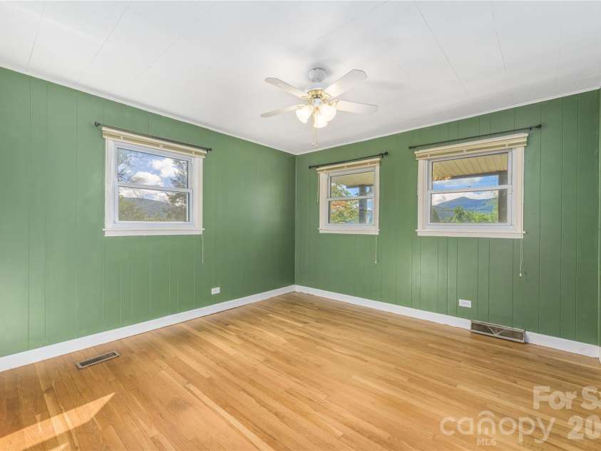 550 Enka Lake Road, Candler, NC 28715.  MLS# CAR4430159, YatesRealty ID 54146. 