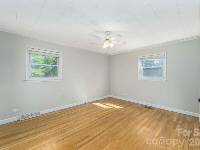 550 Enka Lake Road, Candler, NC 28715.  MLS# CAR4430159, YatesRealty ID 54146. 