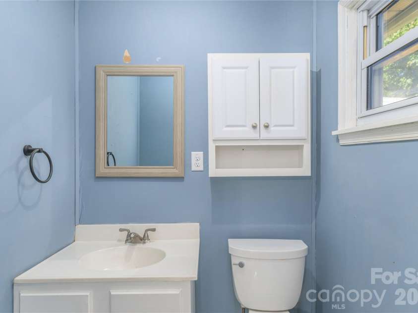 550 Enka Lake Road, Candler, NC 28715.  MLS# CAR4430159, YatesRealty ID 54146. 