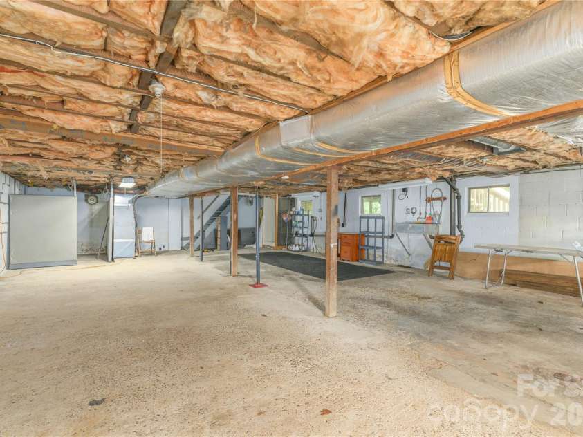 550 Enka Lake Road, Candler, NC 28715.  MLS# CAR4430159, YatesRealty ID 54146. 