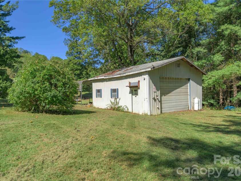 550 Enka Lake Road, Candler, NC 28715.  MLS# CAR4430159, YatesRealty ID 54146. 
