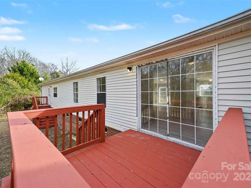 137 Cedar Grove Road, Clover, SC 29710.  MLS# CAR4316459, YatesRealty ID 5415. 