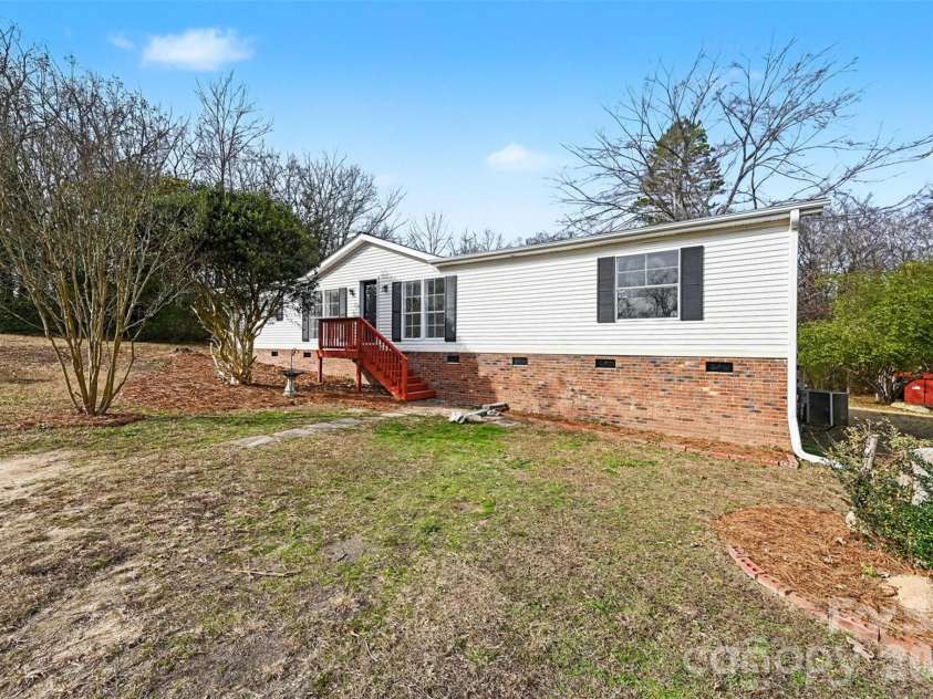 137 Cedar Grove Road, Clover, SC 29710.  MLS# CAR4316459, YatesRealty ID 5415. 