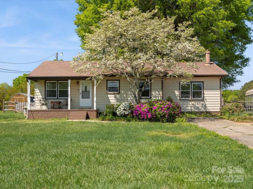 714 8th Street, Bessemer City, NC 28016.  MLS# CAR4246501, YatesRealty ID 5415. 