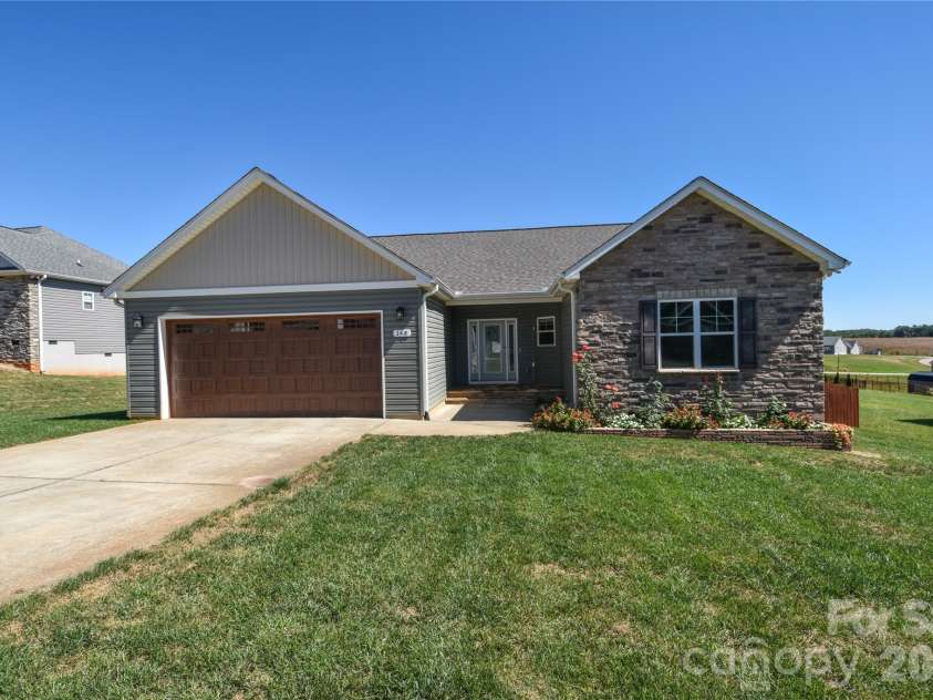 148 Greythorn Drive, Statesville, NC 28625.  MLS# CAR4427266, YatesRealty ID 54152. 
