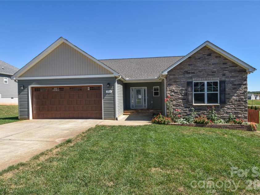 148 Greythorn Drive, Statesville, NC 28625.  MLS# CAR4427266, YatesRealty ID 54152. 