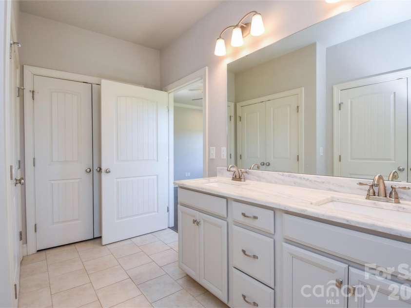 148 Greythorn Drive, Statesville, NC 28625.  MLS# CAR4427266, YatesRealty ID 54152. 