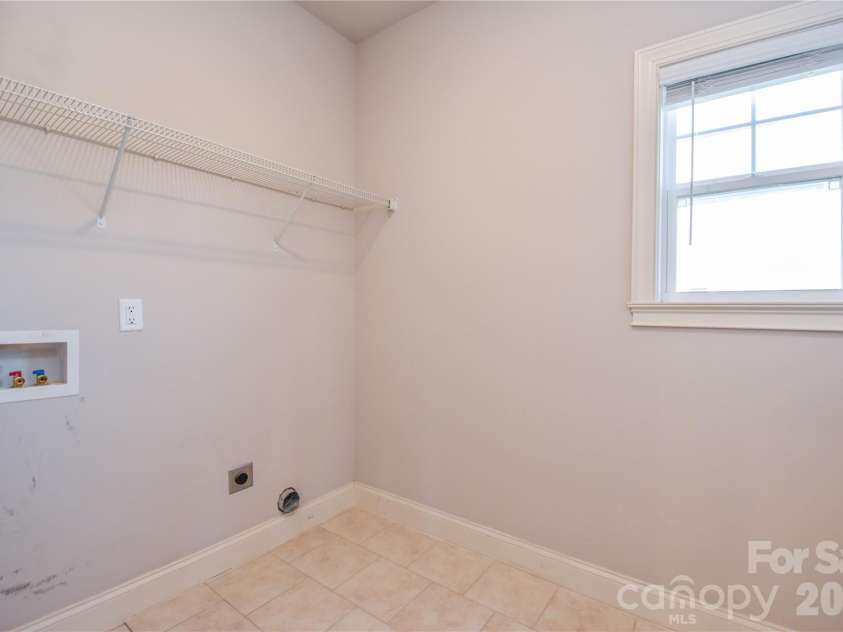 148 Greythorn Drive, Statesville, NC 28625.  MLS# CAR4427266, YatesRealty ID 54152. 