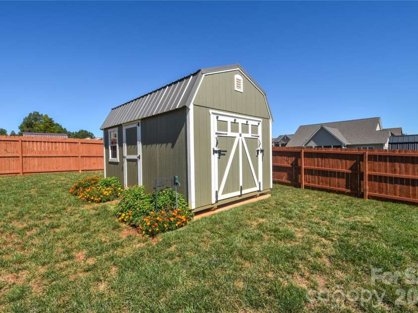 148 Greythorn Drive, Statesville, NC 28625.  MLS# CAR4427266, YatesRealty ID 54152. 