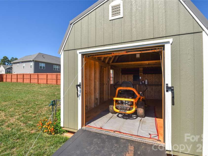 148 Greythorn Drive, Statesville, NC 28625.  MLS# CAR4427266, YatesRealty ID 54152. 