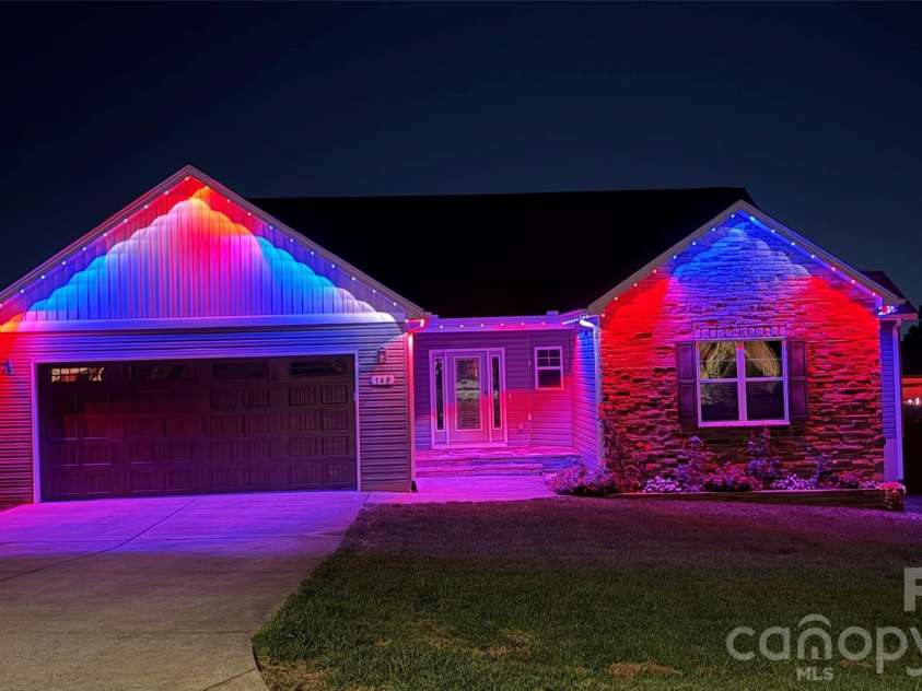 148 Greythorn Drive, Statesville, NC 28625.  MLS# CAR4427266, YatesRealty ID 54152. 