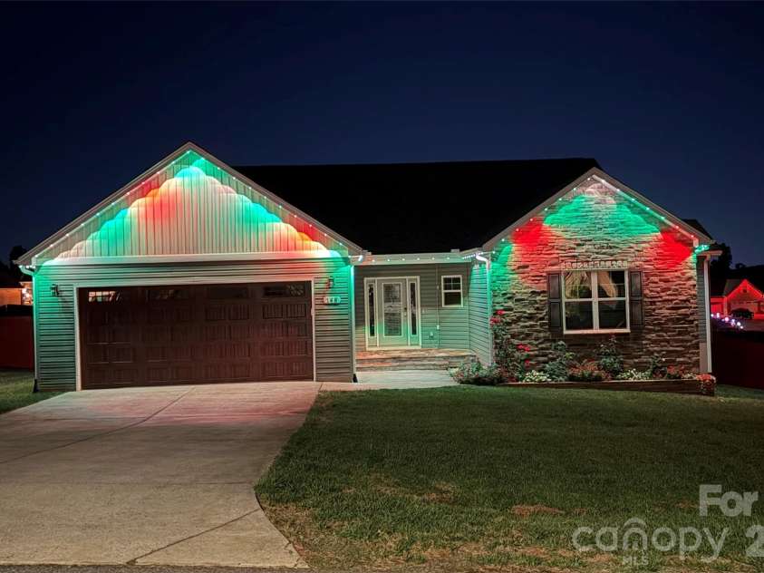 148 Greythorn Drive, Statesville, NC 28625.  MLS# CAR4427266, YatesRealty ID 54152. 
