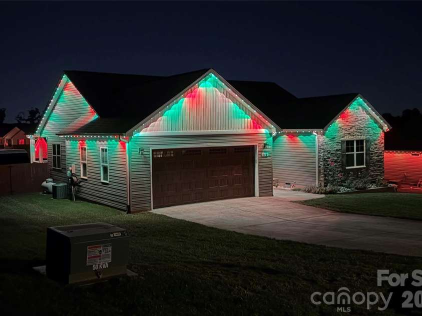148 Greythorn Drive, Statesville, NC 28625.  MLS# CAR4427266, YatesRealty ID 54152. 