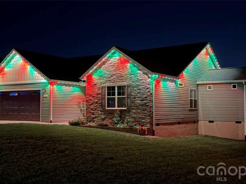 148 Greythorn Drive, Statesville, NC 28625.  MLS# CAR4427266, YatesRealty ID 54152. 