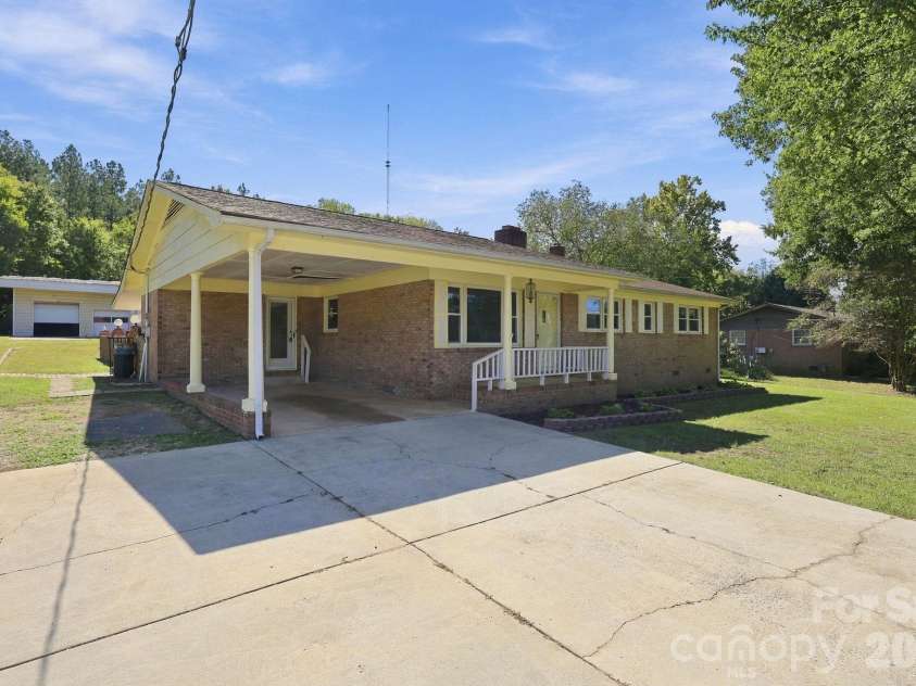 817 Rubens Road, Concord, NC 28027.  MLS# CAR4427825, YatesRealty ID 54154. 
