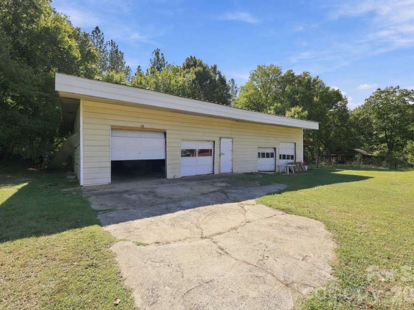 817 Rubens Road, Concord, NC 28027.  MLS# CAR4427825, YatesRealty ID 54154. 