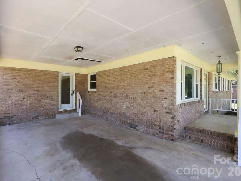 817 Rubens Road, Concord, NC 28027.  MLS# CAR4427825, YatesRealty ID 54154. 