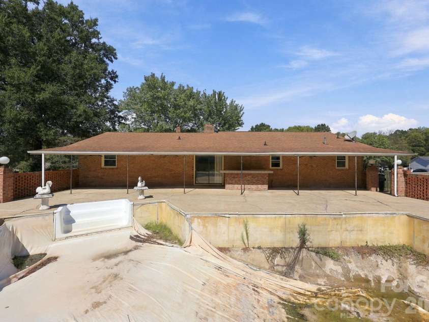 817 Rubens Road, Concord, NC 28027.  MLS# CAR4427825, YatesRealty ID 54154. 