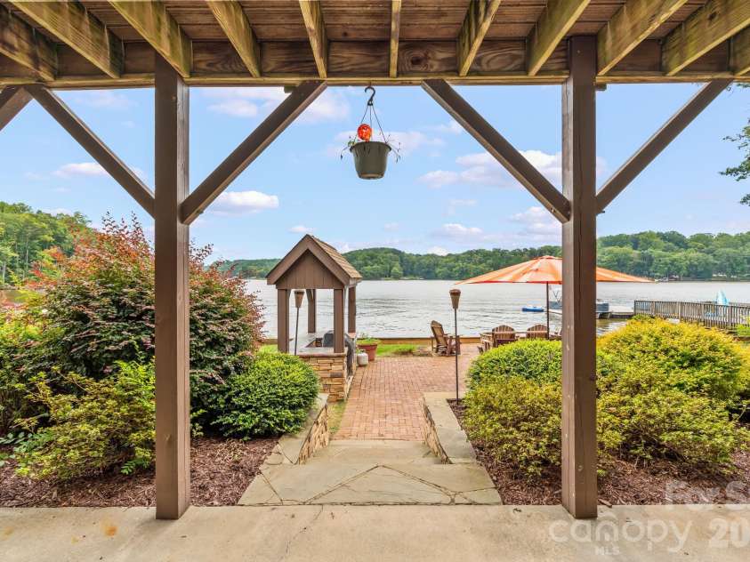 161 Abbotts Court, Lexington, NC 27292.  MLS# CAR4427226, YatesRealty ID 54161. 