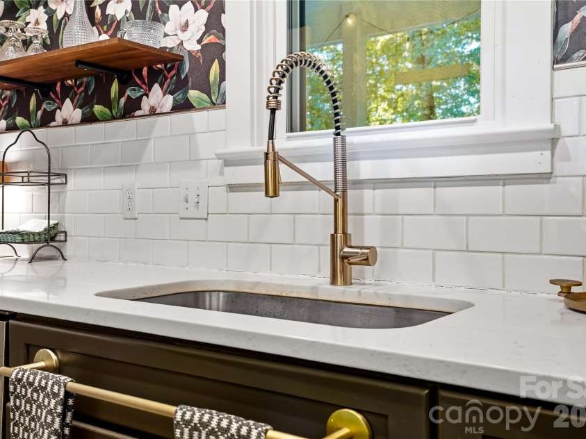 9560 Harvest Lane, Davidson, NC 28036.  MLS# CAR4429858, YatesRealty ID 54162. 