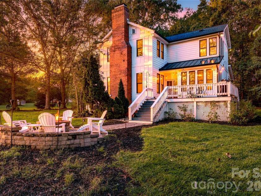 9560 Harvest Lane, Davidson, NC 28036.  MLS# CAR4429858, YatesRealty ID 54162. Custom Firepit