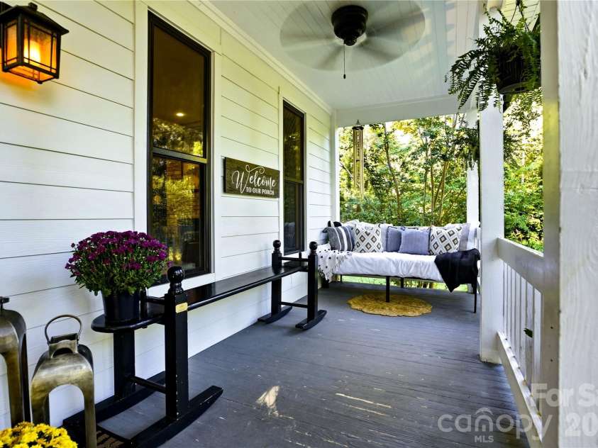 9560 Harvest Lane, Davidson, NC 28036.  MLS# CAR4429858, YatesRealty ID 54162. Front Porch