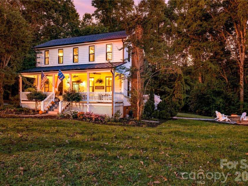 9560 Harvest Lane, Davidson, NC 28036.  MLS# CAR4429858, YatesRealty ID 54162. Located in Autumn Acres
