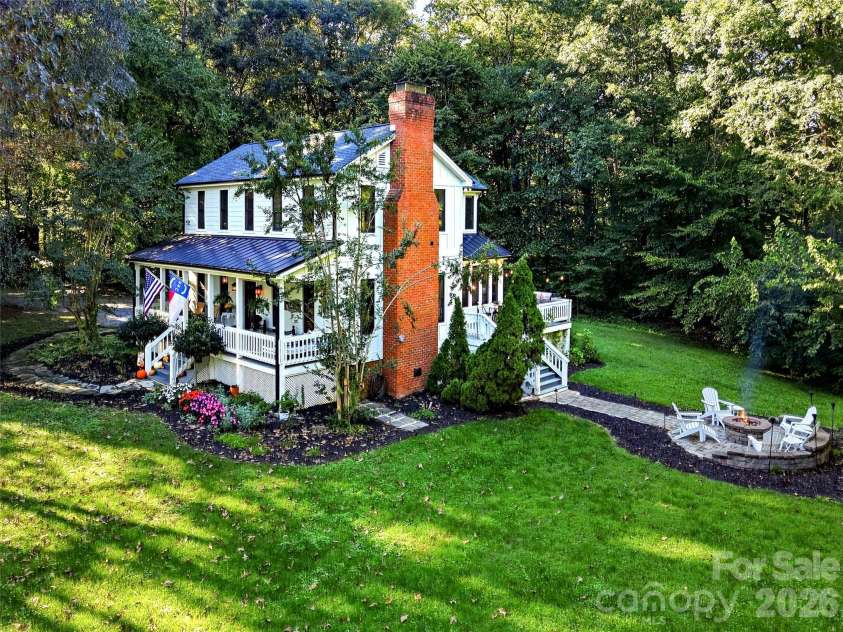 9560 Harvest Lane, Davidson, NC 28036.  MLS# CAR4429858, YatesRealty ID 54162. Nearly 2 Acres & No HOA
