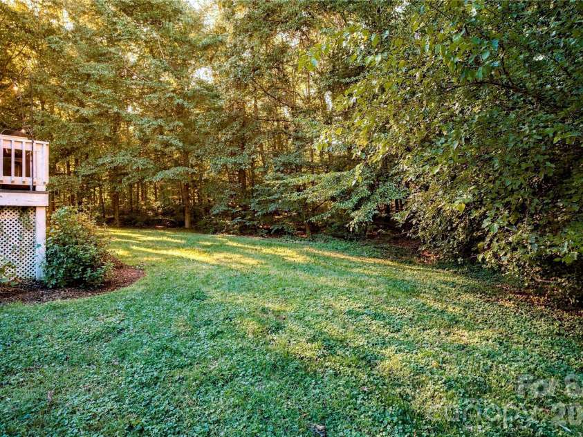 9560 Harvest Lane, Davidson, NC 28036.  MLS# CAR4429858, YatesRealty ID 54162. Possibilities!
