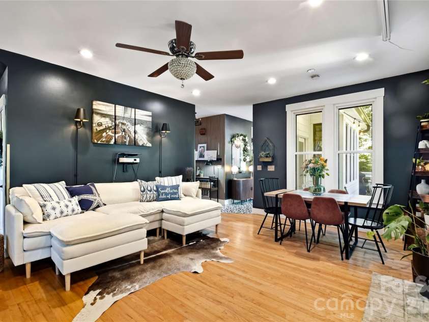 9560 Harvest Lane, Davidson, NC 28036.  MLS# CAR4429858, YatesRealty ID 54162. Spacious Living Room