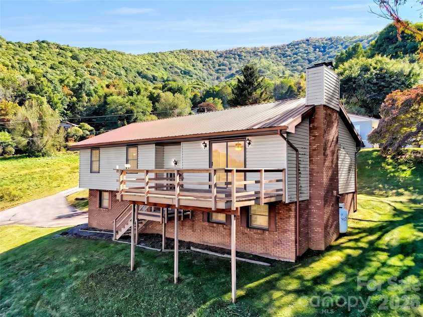 110 Atari Road, Waynesville, NC 28786.  MLS# CAR4430512, YatesRealty ID 54164. 