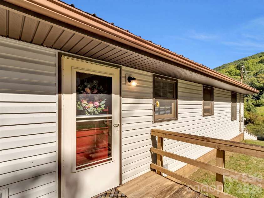 110 Atari Road, Waynesville, NC 28786.  MLS# CAR4430512, YatesRealty ID 54164. 