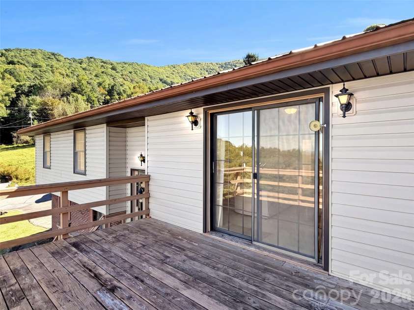 110 Atari Road, Waynesville, NC 28786.  MLS# CAR4430512, YatesRealty ID 54164. 