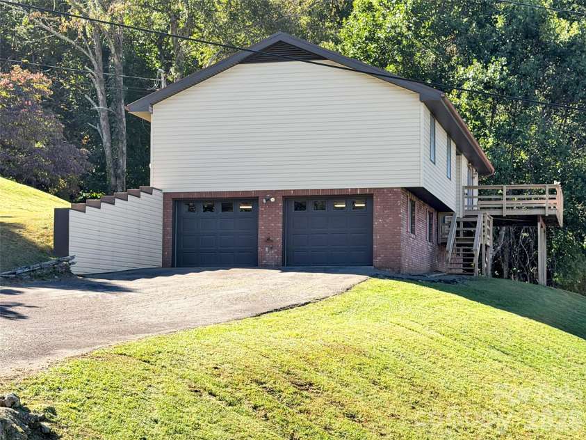 110 Atari Road, Waynesville, NC 28786.  MLS# CAR4430512, YatesRealty ID 54164. 