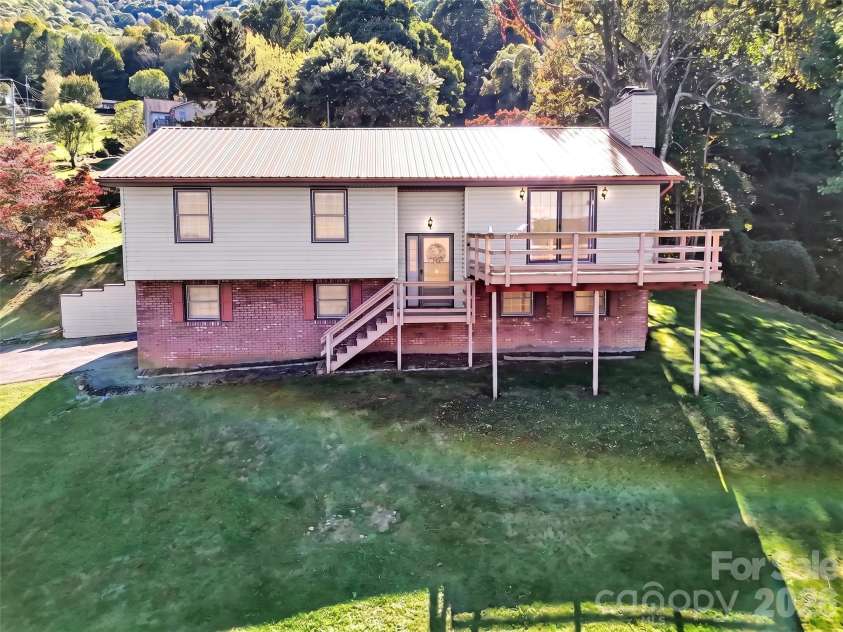 110 Atari Road, Waynesville, NC 28786.  MLS# CAR4430512, YatesRealty ID 54164. 